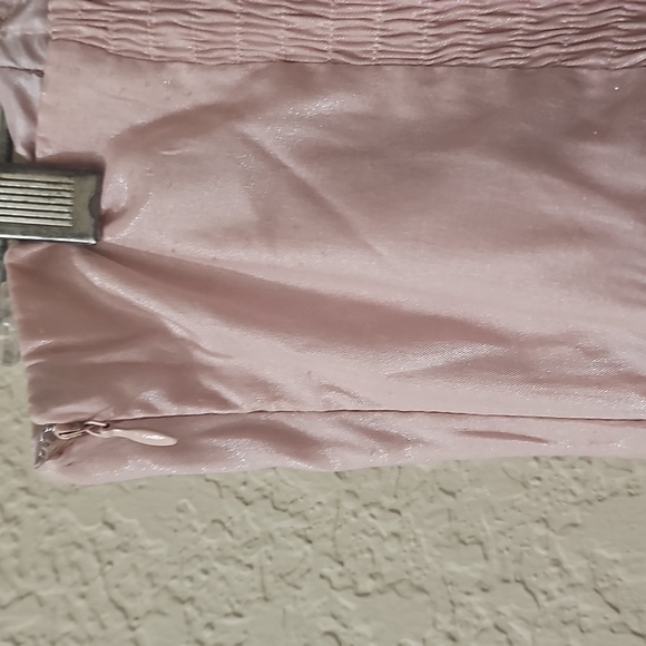 Elegant Pink Ruffled Dress - Picture 3 of 5